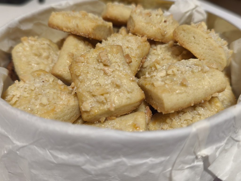 Finskbrød: Nem opskrift på de klassiske julesmåkager med mandler og sukker