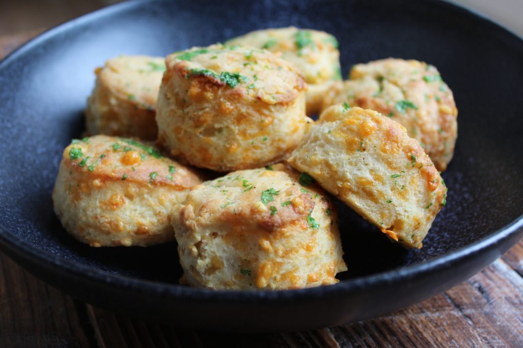 Cheddar Bay Biscuits – de amerikanske ostebrød, du bliver afhængig af