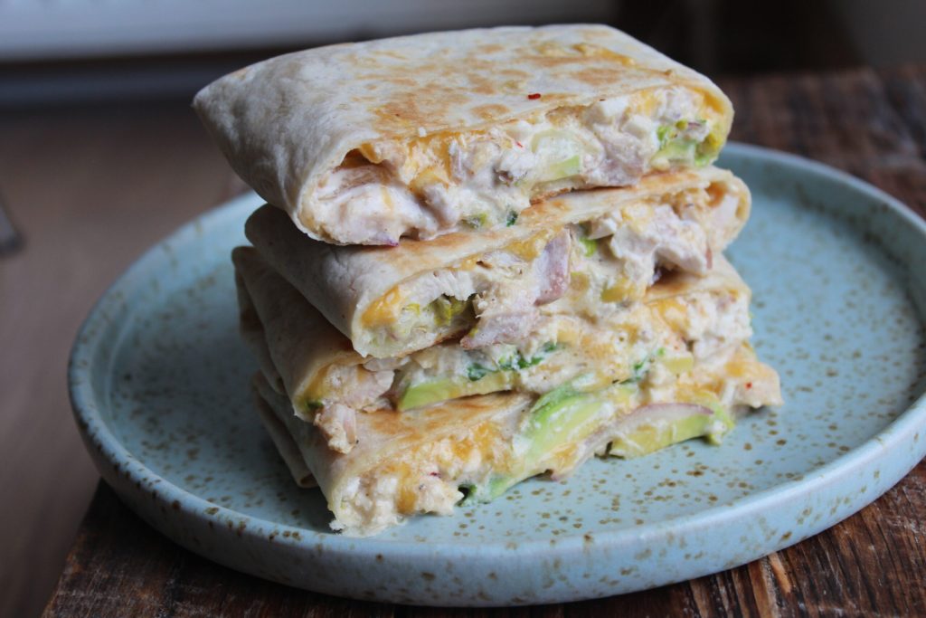 Chicken Crunch Wraps: Sprøde tortillas med cremet kylling og smeltet cheddar