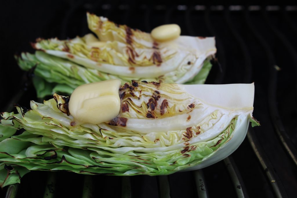 Grillet spidskål – det nemmeste og måske bedste tilbehør til grillen
