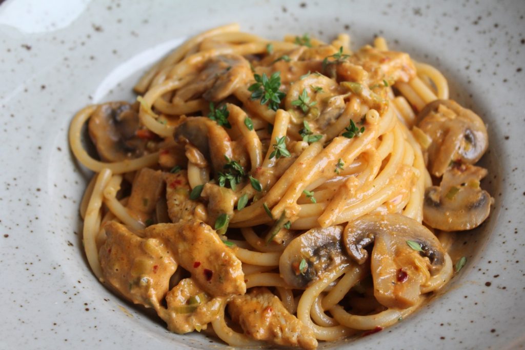 Spicy Chicken Pasta: Cremet hverdagsfavorit med et lille spark