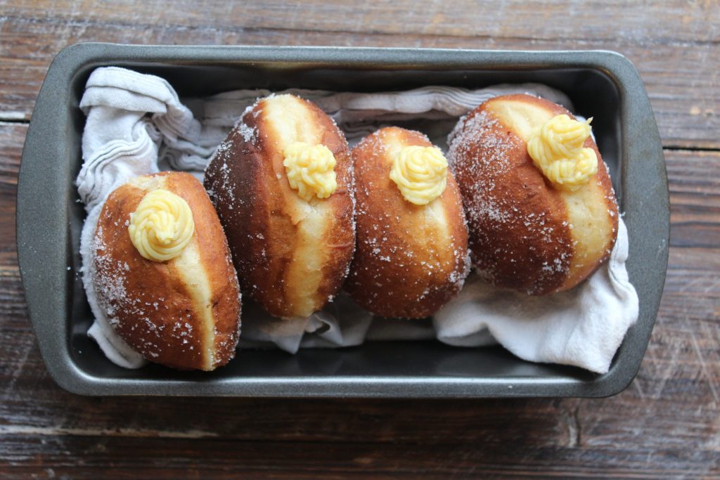 Bomboloni med appelsincreme – italienske donuts med blødt indre og sprød kant