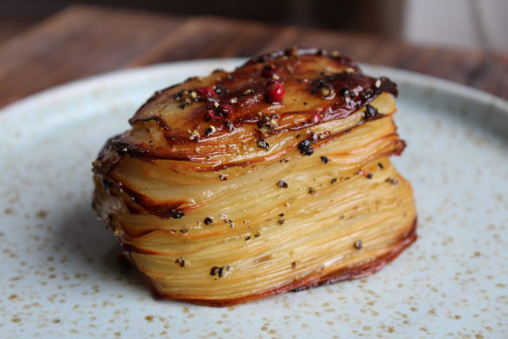 Pepper Potato Stacks: Saftige kartoffelsnacks med pebersmør