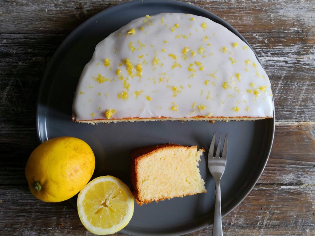 Citronmåne med marcipan – saftig, syrlig og nem at bage