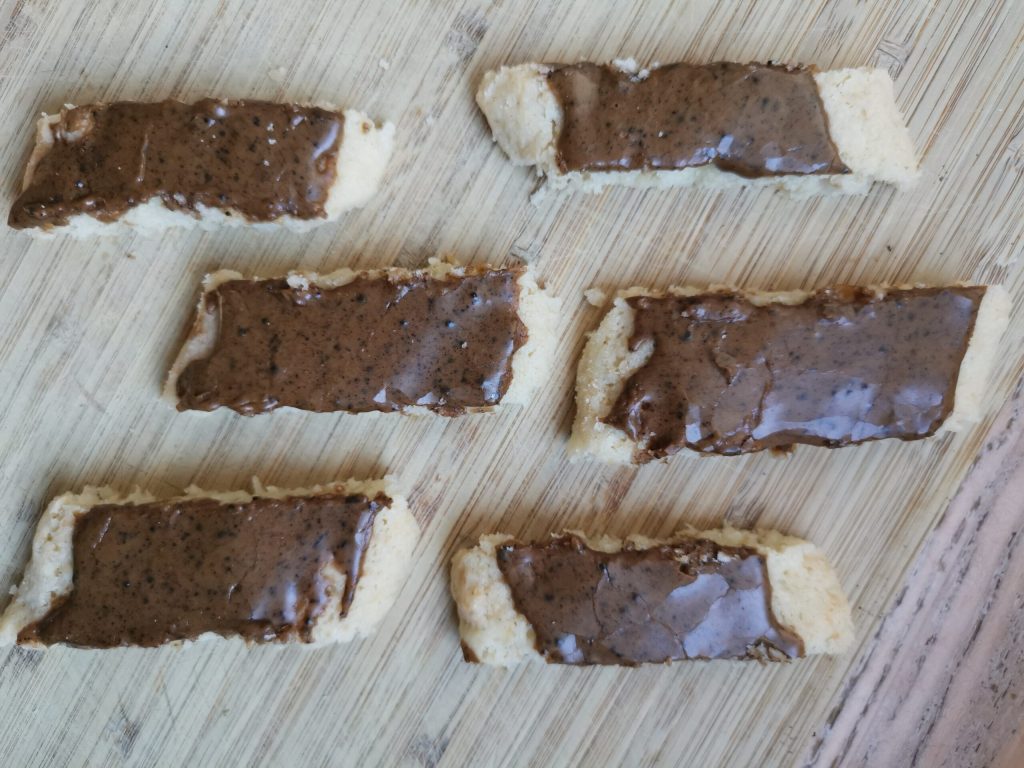 Fedtebrød med lakridsglasur: Den klassiske julesmåkage får et lille twist