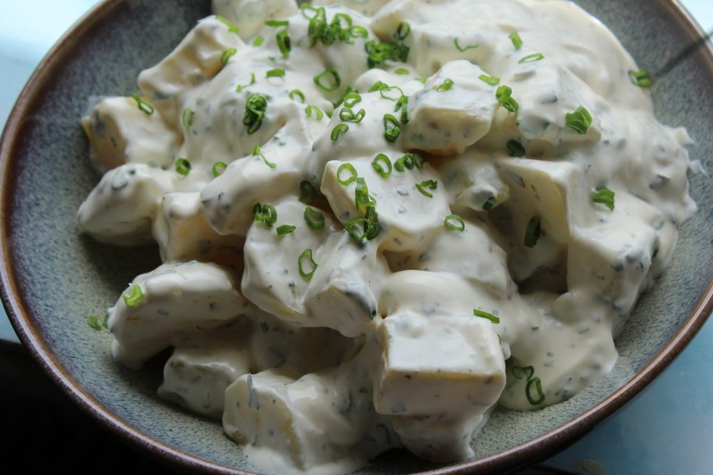 Kartoffelsalaten til grillmaden får et løft: Den smager af bearnaise