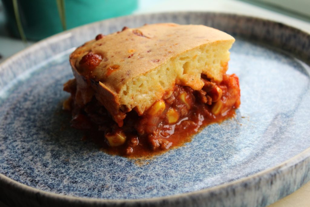 Tamale Pie: Den nemme tex-mex-ret med krydret oksekød og majsbrød på toppen