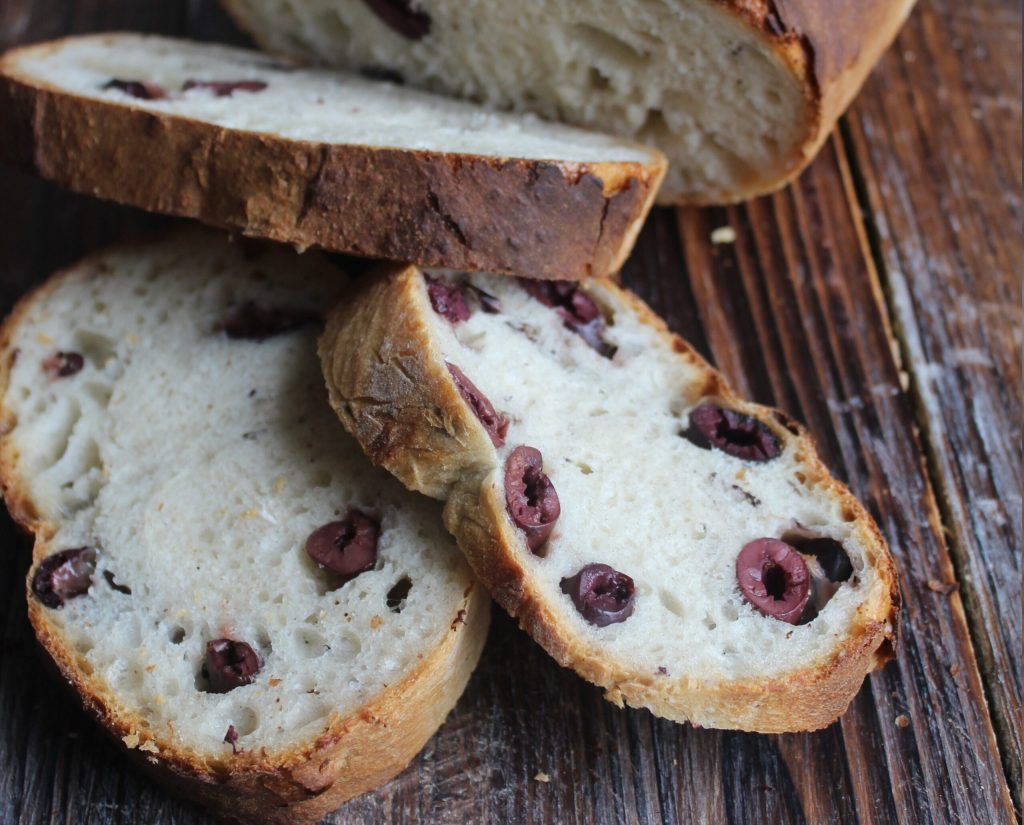 Sprødt olivenbrød med kun 6 ingredienser