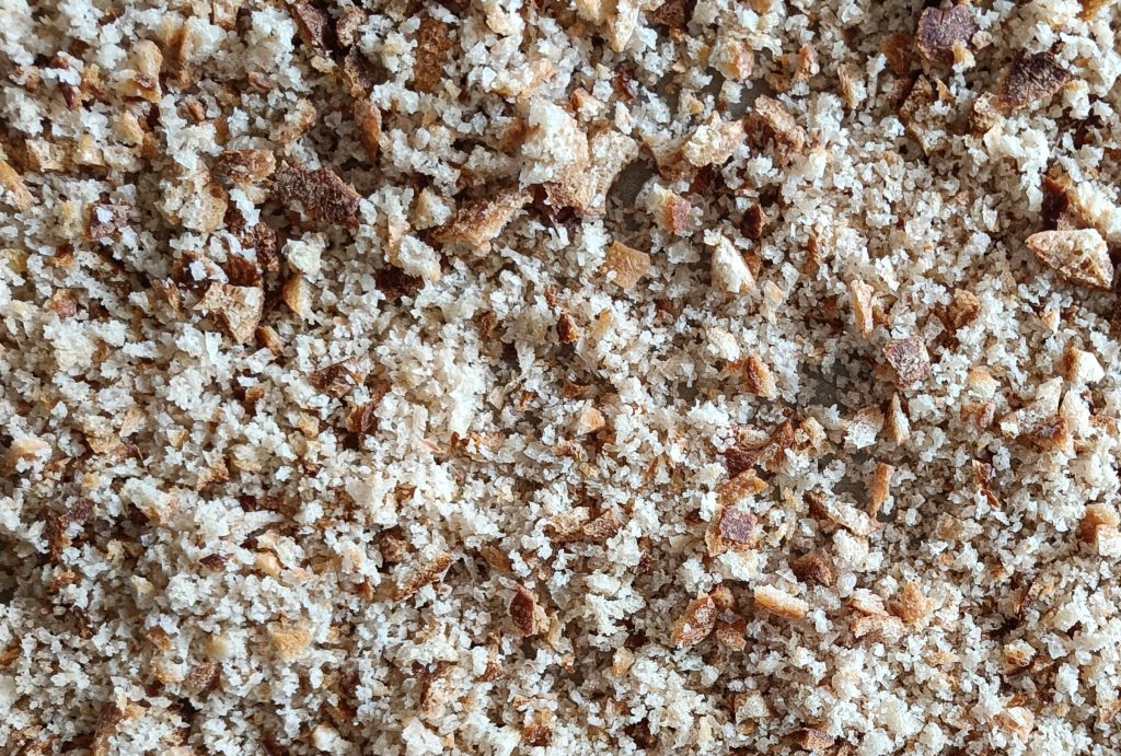 Hjemmelavet rasp: sådan forvandler du gammelt brød til sprød panering
