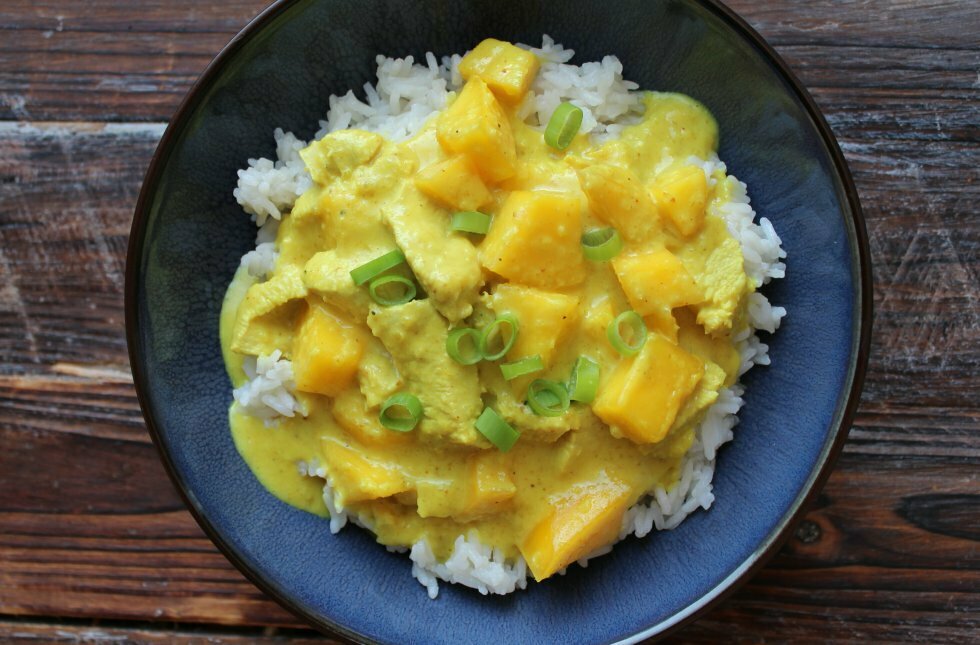 Mango Chicken Curry: cremet karry med kylling, kokosmælk og mango