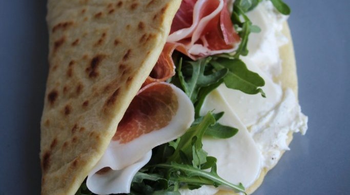 Piadina: Italienerne fylder dette fladbrød med skinke og smeltet ost