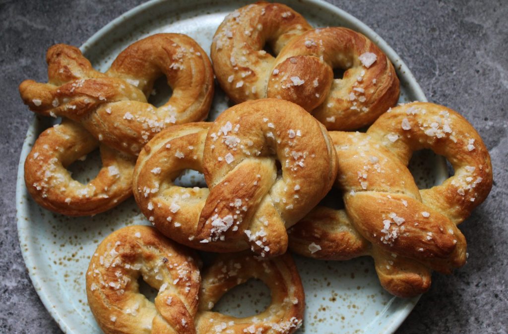 Brezel – Tyskerne dypper deres kringler i natronvand før bagning: Det simple trick giver den gyldne skorpe