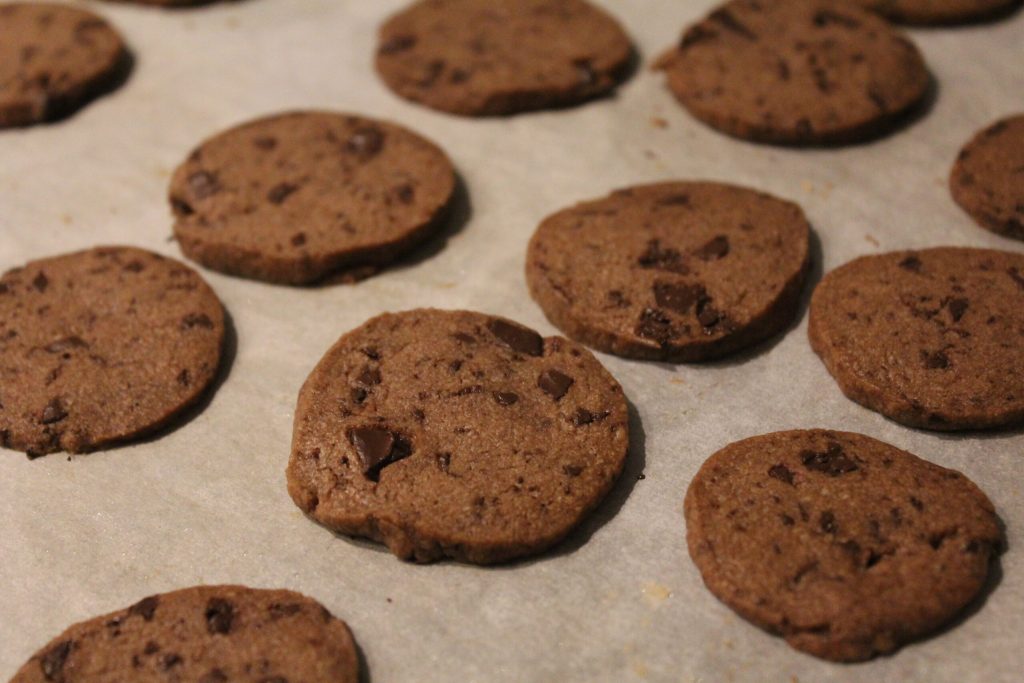 Chokolade-specier – sprøde, smørmøre småkager med masser af chokolade