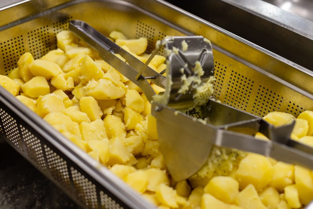 Smid ikke kartoffelmosen ud: 5 geniale ting du kan bruge resten til
